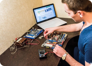 Стоит ли пользоваться услугами выездных компьютерных мастеров